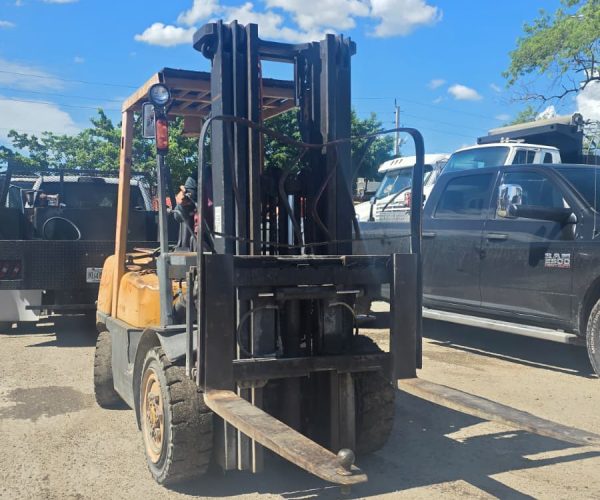 2004 FORKLIFT TCM 30, DIESEL CAPACITY 5.000 LBS 001