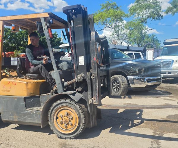 2004 FORKLIFT TCM 30, DIESEL CAPACITY 5.000 LBS 004