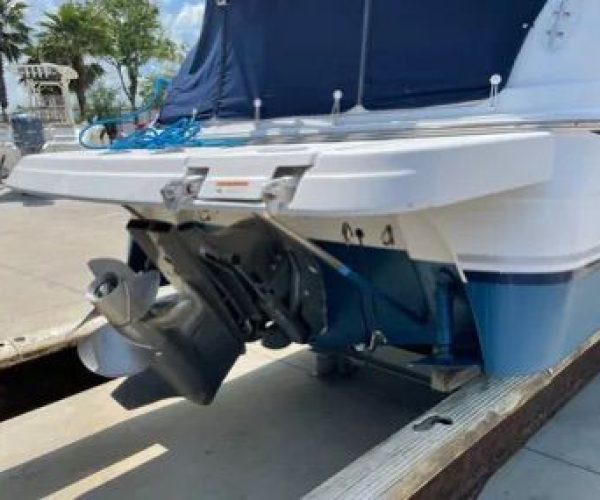 2004 FOUR WINNS 248 VISTA SPORT CRUISER VOLVO PENTA 5.7 ONLY 635 HOURS TRAILER INCLUDED 007