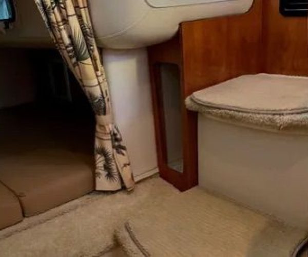 2004 FOUR WINNS 248 VISTA SPORT CRUISER VOLVO PENTA 5.7 ONLY 635 HOURS TRAILER INCLUDED 025