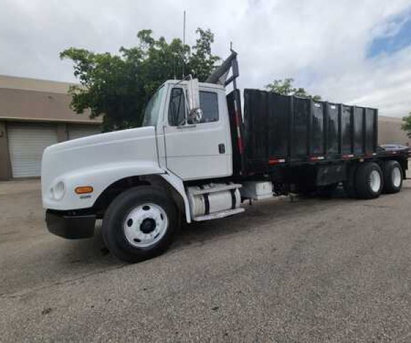 2004 FREIGHTLINER 112 FLAT BED 24 004