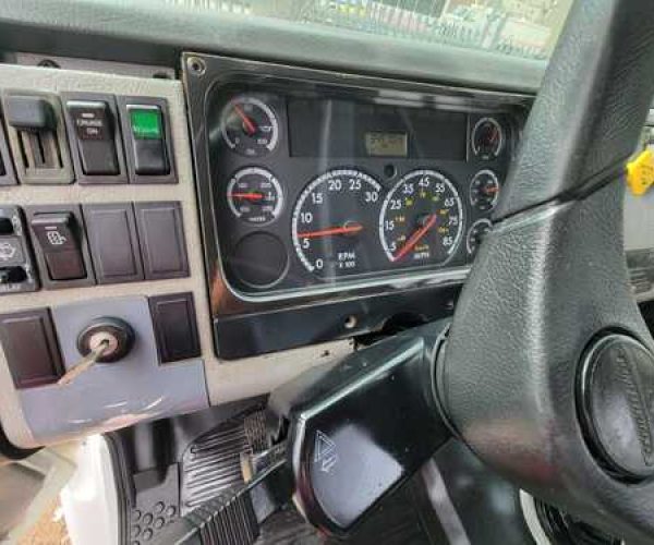 2004 FREIGHTLINER 112 FLAT BED 24 013