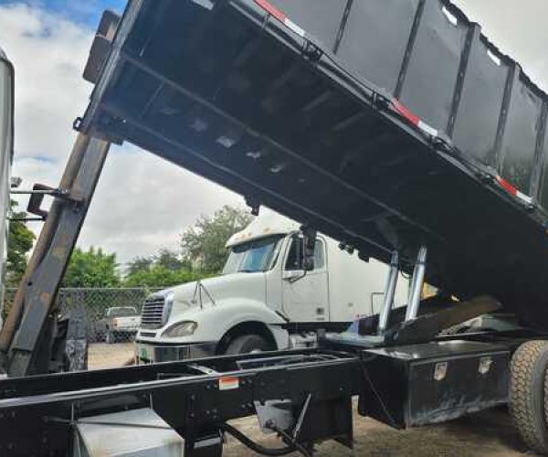 2004 FREIGHTLINER 112 FLAT BED 24 017