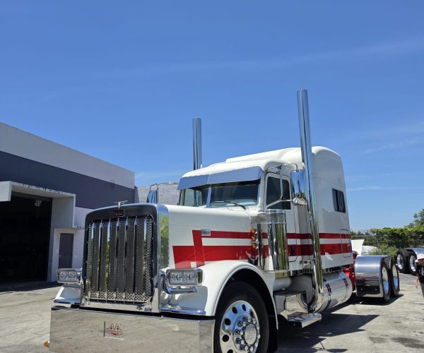 2004 PETERBILT 379 EXTENDED HOOD CUSTOM SHOW TRUCK 002