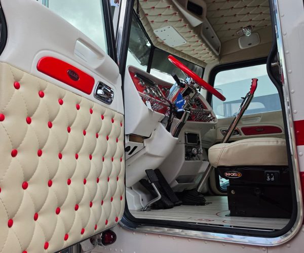 2004 PETERBILT 379 EXTENDED HOOD CUSTOM SHOW TRUCK 017