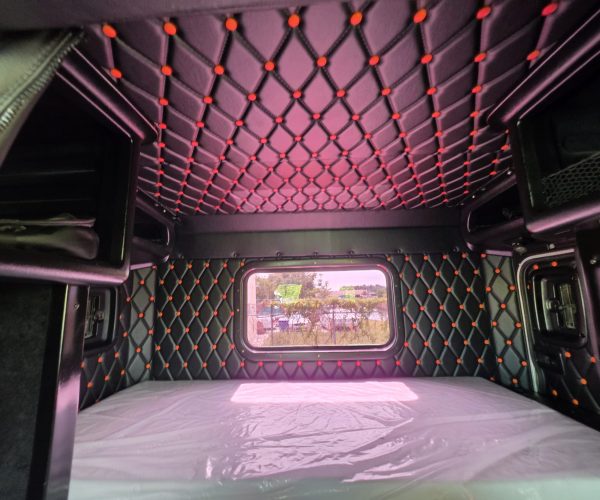 2004 PETERBILT MODEL 379 EXTENDED HOOD AWARD WINNING CUSTOM SHOW TRUCK 025