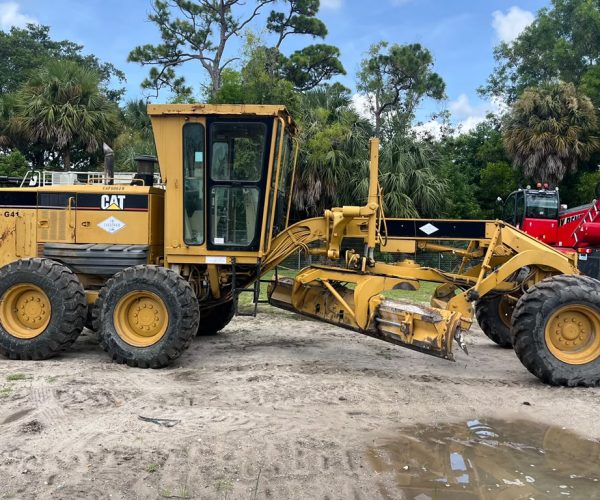 2005 CATERPILLAR 120H MOTOR GRADER ENCLOSED CAB 001