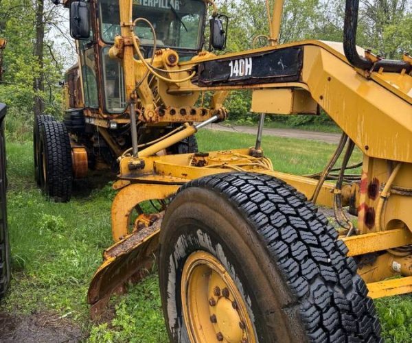 2005 CATERPILLAR 140H MOTOR GRADER ENCLOSED CAB 001