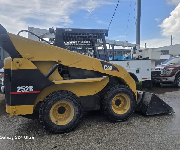 2005 CATERPILLAR 252B SKID STEER LOADER 005
