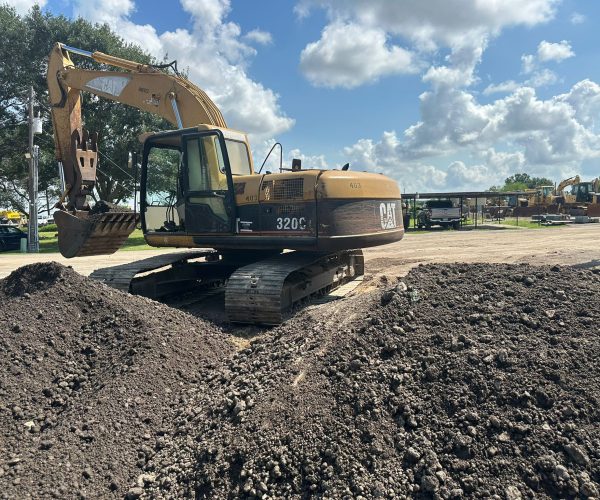 2005 CATERPILLAR 320CL EXCAVATOR ENCLOSED CAB WBUCKET AND THUMB 001