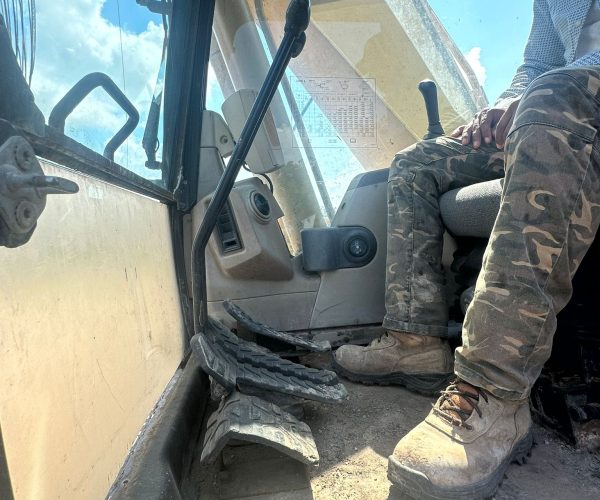 2005 CATERPILLAR 320CL EXCAVATOR ENCLOSED CAB WBUCKET AND THUMB 009