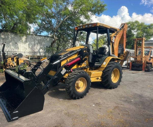 2005-CATERPILLAR-420D-IT-4X4-W-QUICK-CONNECT-3-ATTACHMENTS-000