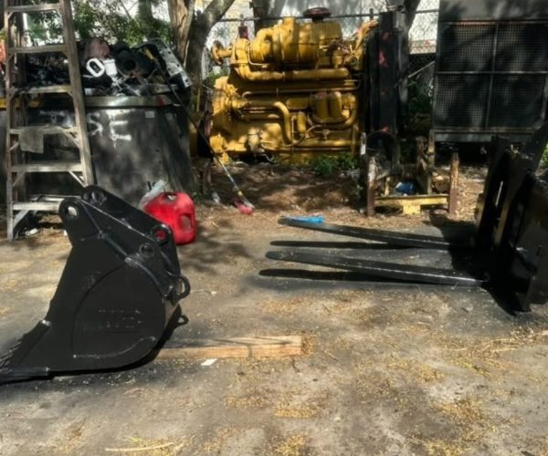 2005 CATERPILLAR 420D IT 4X4 W QUICK CONNECT & 3 ATTACHMENTS 002