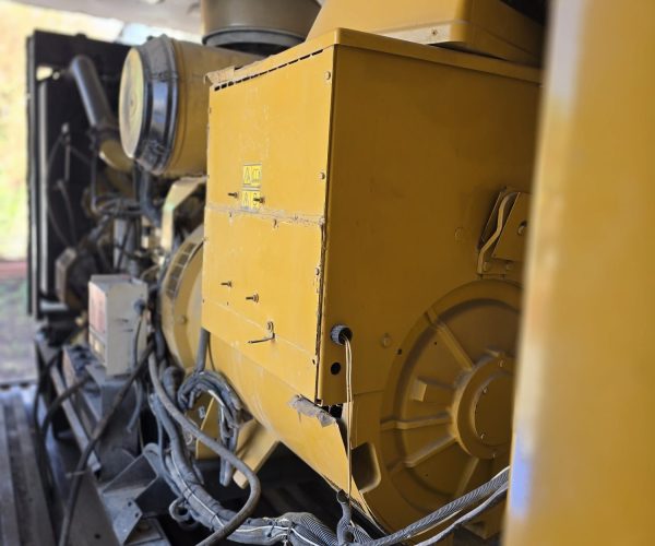 2005 CATERPILLAR 500 KW 625 KVA DIESEL GENERATOR MOUNTED 009