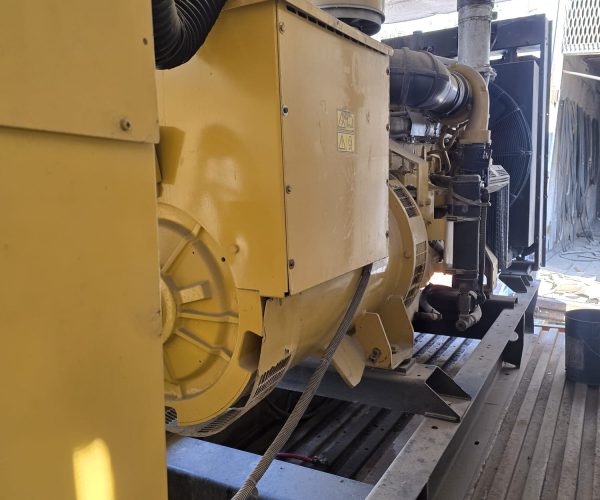 2005 CATERPILLAR 500 KW 625 KVA DIESEL GENERATOR MOUNTED 010