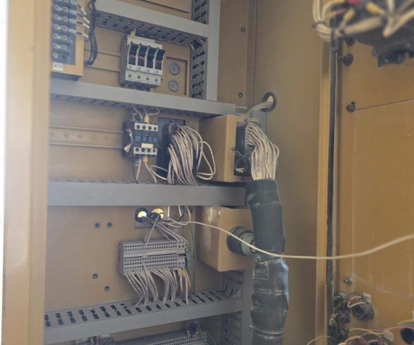 2005 CATERPILLAR 500 KW 625 KVA DIESEL GENERATOR MOUNTED 012