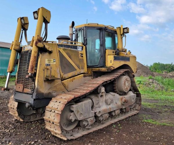 2005 CATERPILLAR D8T DOZER ENCLOSED CAB W RIPPER & BLADE 002
