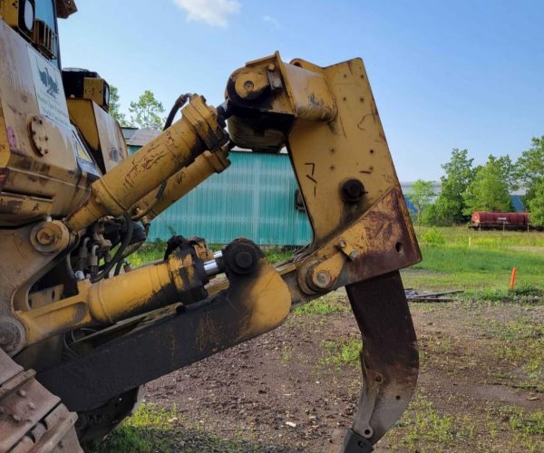 2005 CATERPILLAR D8T DOZER ENCLOSED CAB W RIPPER & BLADE 005