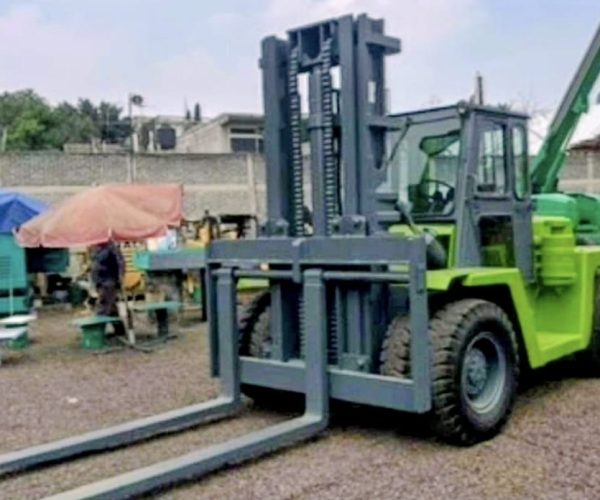 2005 CLARK C500Y HEAVY DUTY FORKLIFT DIESEL LIFT CAPACITY 30000 LBS 13600 KG 001