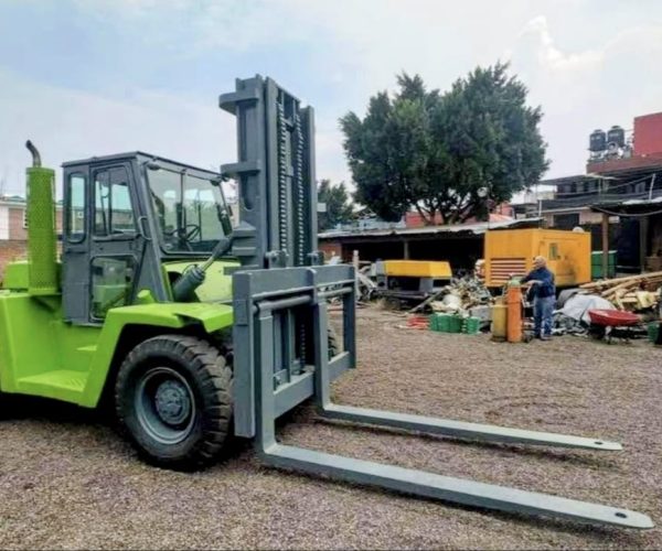 2005 CLARK C500Y HEAVY DUTY FORKLIFT DIESEL LIFT CAPACITY 30000 LBS 13600 KG 002