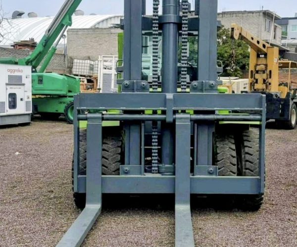 2005 CLARK C500Y HEAVY DUTY FORKLIFT DIESEL LIFT CAPACITY 30000 LBS 13600 KG 006