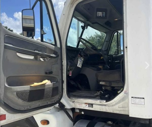 2005 FREIGHTLINER COLUMBIA DAY CAB TANDEM 006