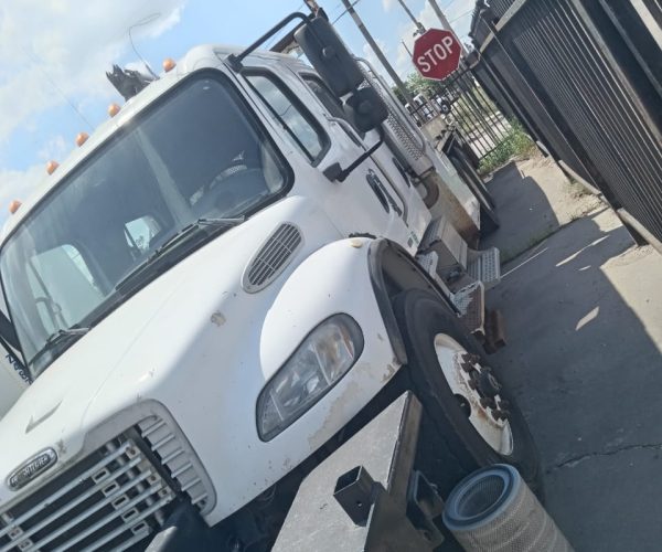 2005 FREIGHTLINER CREW CAB W PALFINGER 004