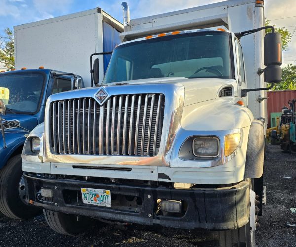 2005 INTERNATIONAL BOX TRUCK 26 LONG WITH ALUMINUM LIFT GATE 002