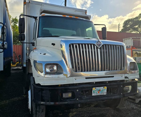 2005 INTERNATIONAL BOX TRUCK 26 LONG WITH ALUMINUM LIFT GATE 003