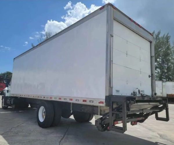 2005 INTERNATIONAL BOX TRUCK 26 LONG WITH ALUMINUM LIFT GATE 005