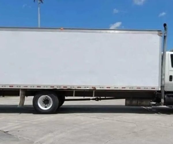 2005 INTERNATIONAL BOX TRUCK 26 LONG WITH ALUMINUM LIFT GATE 006