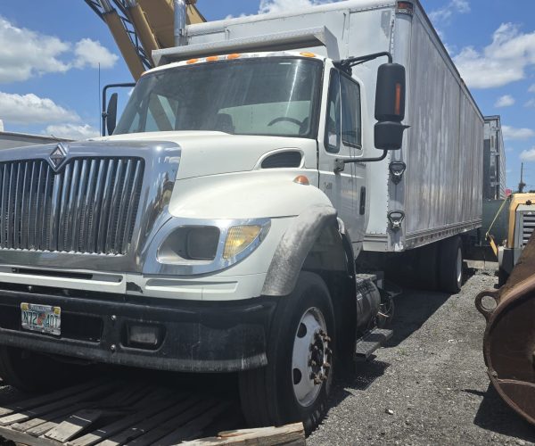 2005-INTERNATIONAL-BOX-TRUCK-26-LONG-WITH-ALUMINUM-LIFT-GATE-011