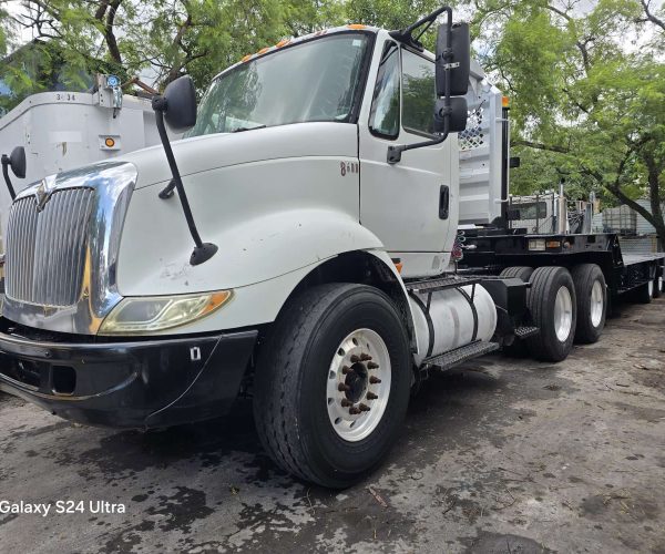 2005 INTERNATIONAL DAY CAB TANDEM AXLE TRUCK W WET 002