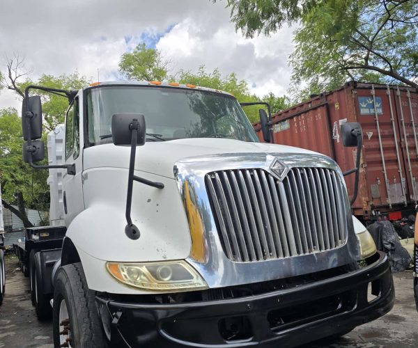 2005 INTERNATIONAL DAY CAB TANDEM AXLE TRUCK W WET 003