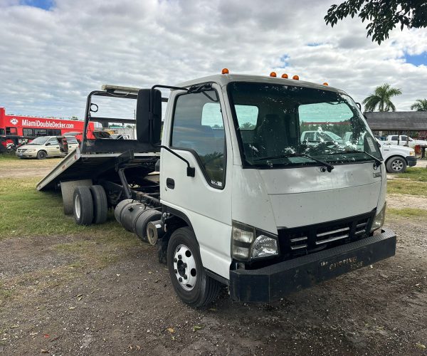 2005 ISUZU TOW TRUCK FLAT BED 18FT WITH HITCH 001