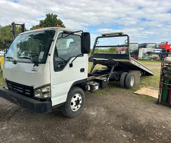 2005 ISUZU TOW TRUCK FLAT BED 18FT WITH HITCH 003