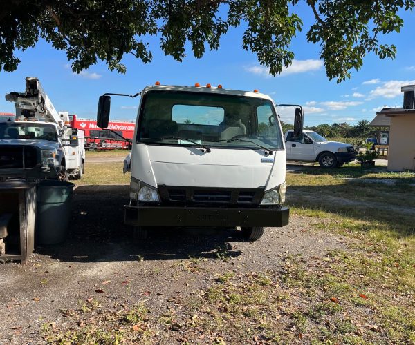 2005 ISUZU TOW TRUCK FLAT BED 18FT WITH HITCH 004