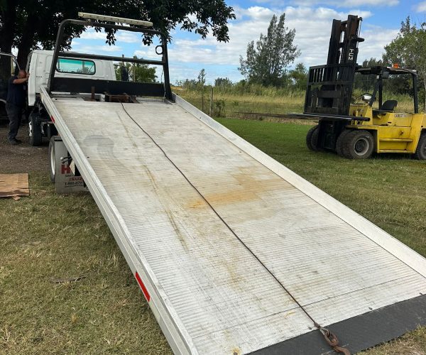 2005 ISUZU TOW TRUCK FLAT BED 18FT WITH HITCH 006