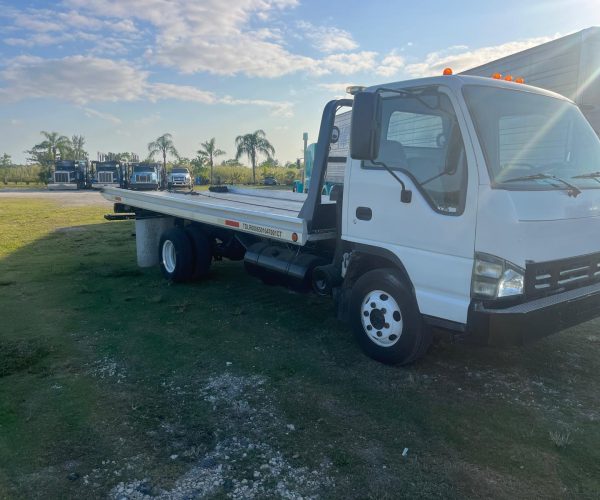 2005 ISUZU TOW TRUCK FLAT BED & WHEEL LIFT 18FT LONG FLAT ( 2 CARS) 003