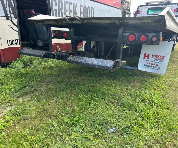 2005-ISUZU-TOW-TRUCK-FLAT-BED-WHEEL-LIFT-18FT-LONG-FLAT-2-CARS-012