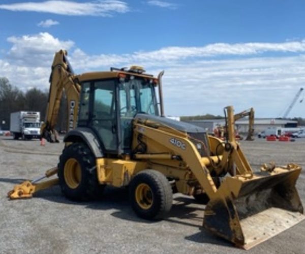 2005 JOHN DEERE 410G BACKHOE 4X2 ENCLOSED CAB, 93 IN LOADER BUCKET 001