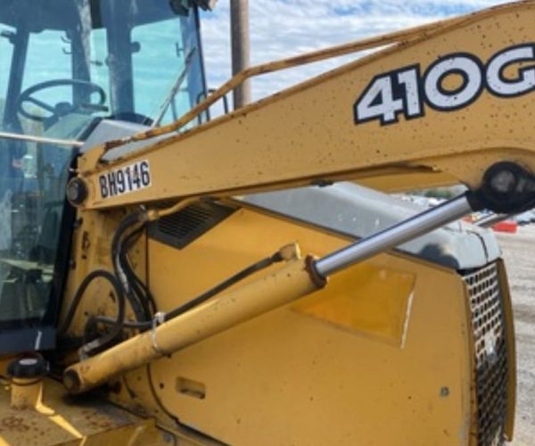 2005 JOHN DEERE 410G BACKHOE 4X2 ENCLOSED CAB, 93 IN LOADER BUCKET 011