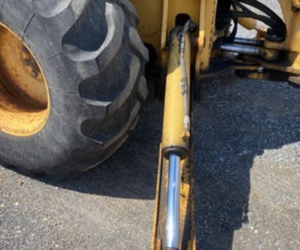 2005 JOHN DEERE 410G BACKHOE 4X2 ENCLOSED CAB, 93 IN LOADER BUCKET 013