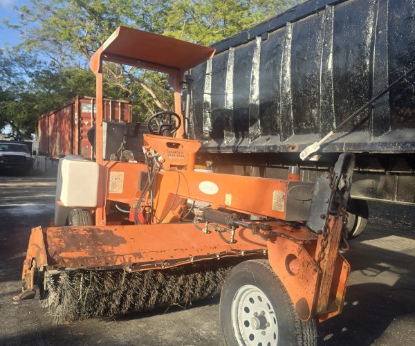 2005 LAY-MOR 8HC SWEEPER BROOM, KUBOTA DIESEL, ROPS, CANOPY 002
