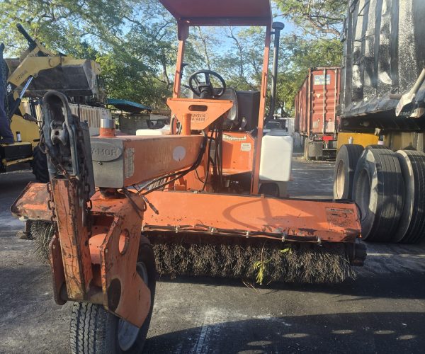 2005 LAY-MOR 8HC SWEEPER BROOM, KUBOTA DIESEL, ROPS, CANOPY 005