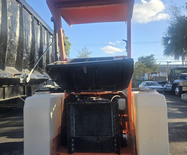 2005 LAY-MOR 8HC SWEEPER BROOM, KUBOTA DIESEL, ROPS, CANOPY 006