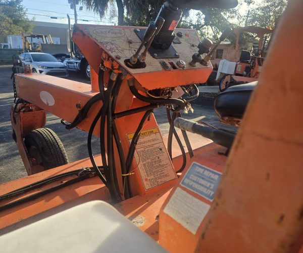 2005 LAY-MOR 8HC SWEEPER BROOM, KUBOTA DIESEL, ROPS, CANOPY 010