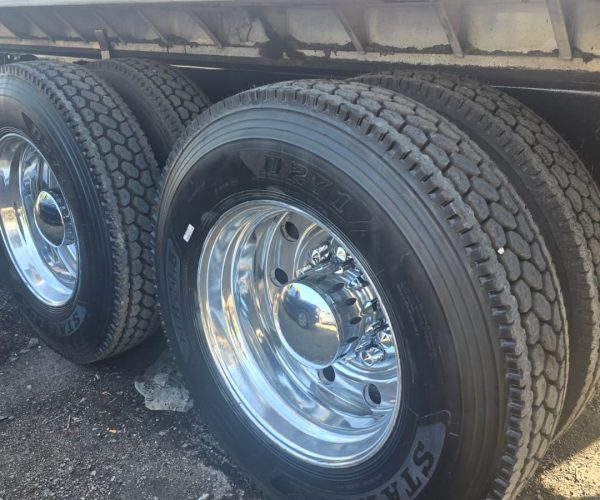 2005 MACK CV713 DUMP TRUCK TRI-AXLE. ORIGINAL 011