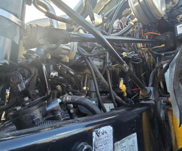 2005 MACK CV713 DUMP TRUCK TRI-AXLE. ORIGINAL 015