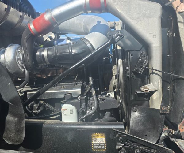 2005 MACK CV713 DUMP TRUCK TRI-AXLE. ORIGINAL 019